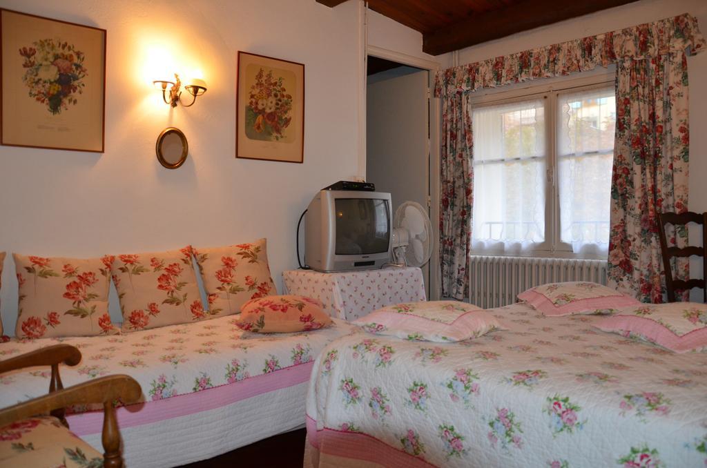 Auberge Du Lac Bauduen Ruang foto
