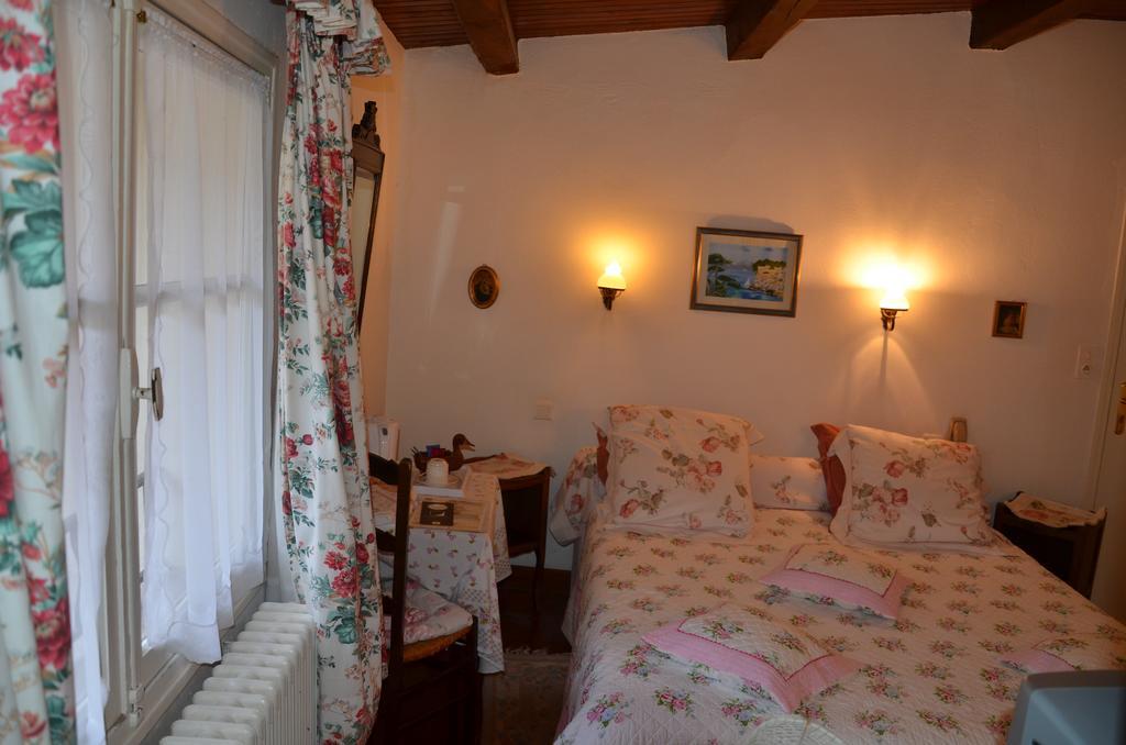 Auberge Du Lac Bauduen Bagian luar foto
