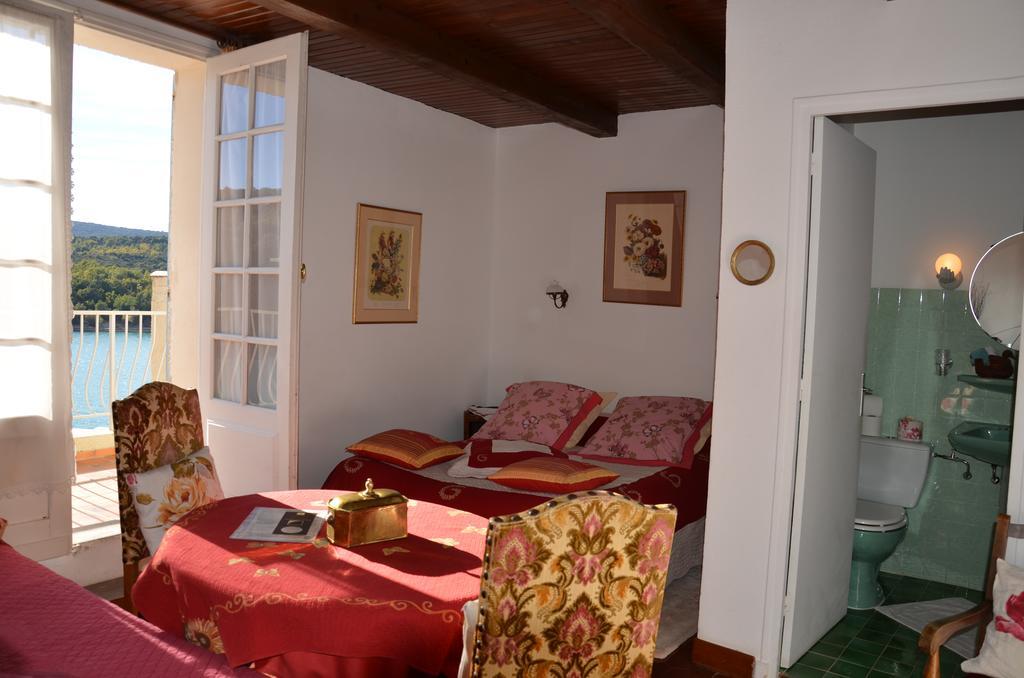 Auberge Du Lac Bauduen Ruang foto